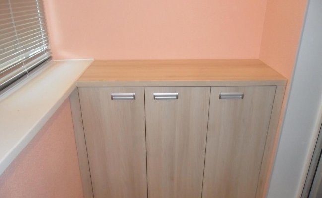 Встроенный шкаф-комод на лоджии