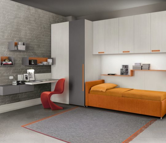 Шкаф-стенка с навесным столиком