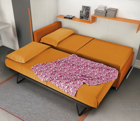 Шкаф-стенка с навесным столиком