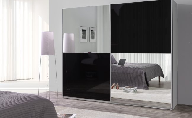 Шкаф купе с зеркалами на фасаде