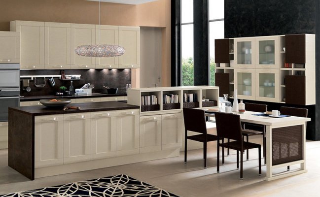 Кухня с островом и обеденной зоной