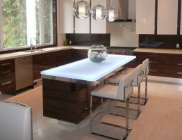 Продажа Большая угловая кухня со стеклянной столешницей на острове в каталоге Купить Большая угловая кухня со стеклянной столешницей на острове в каталоге