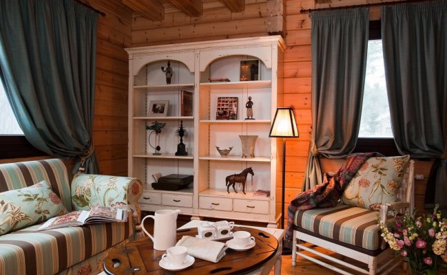 Шкаф-стеллаж для книг в гостинную