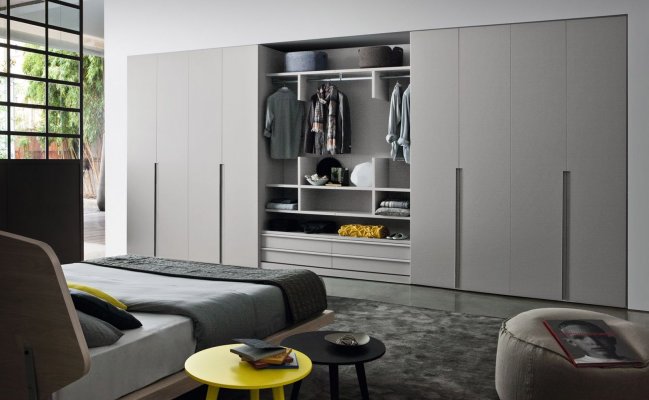 Распашной шкаф для спальни