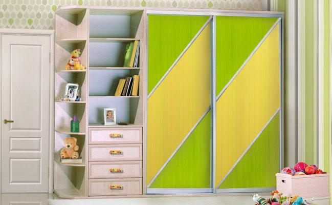 Боковой шкаф -купе для детской