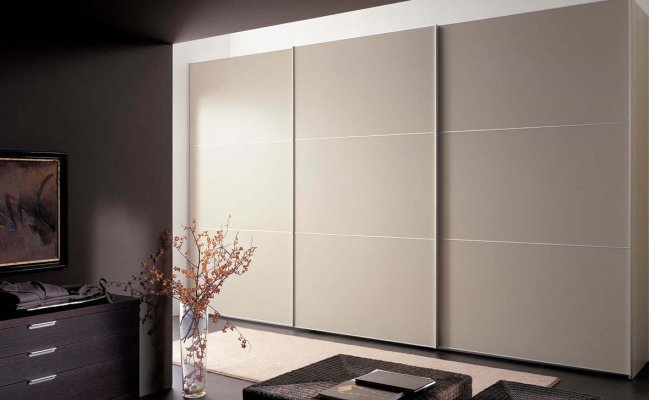 Современный встроенный шкаф-купе
