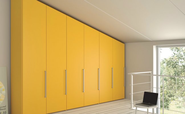 Распашной шкаф для мансарды