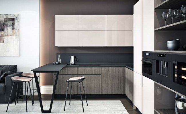 Угловая кухня с комбинированными фасадами и барной стойкой