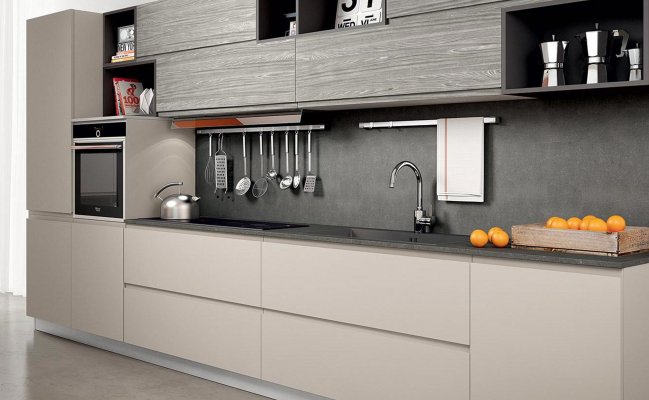 Серая матовая кухня в стиле минимализм