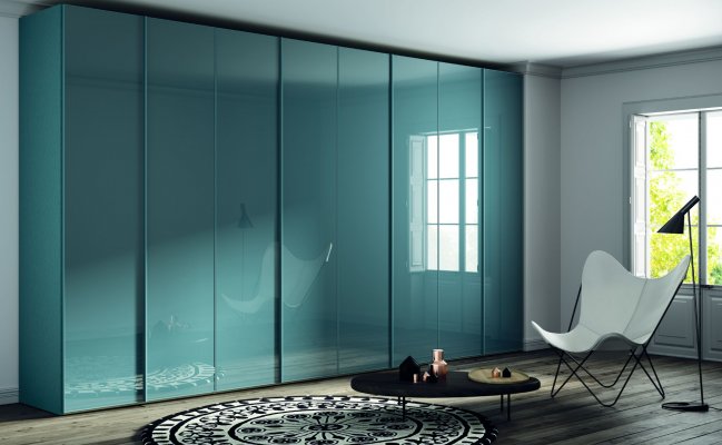 Современный глянцевый шкаф-купе 