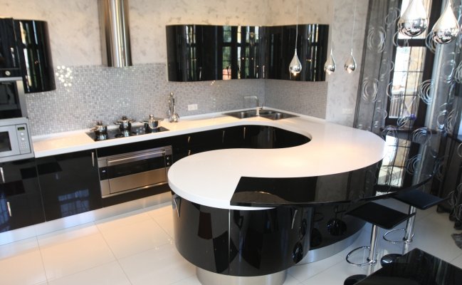 Кухня с радиусными фасадами