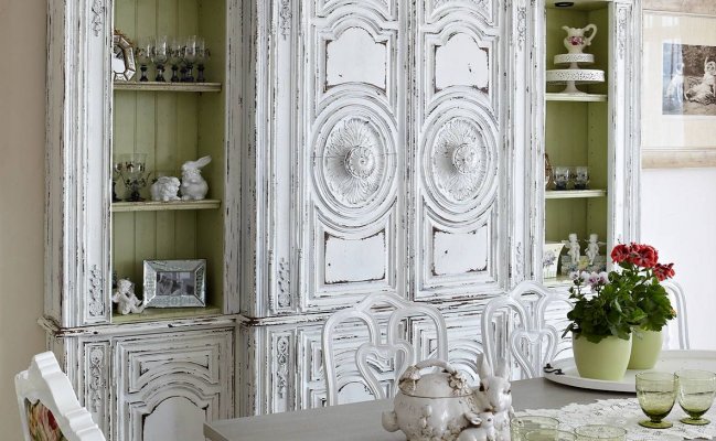 Шкаф в  стиле ретро для посуды и книг