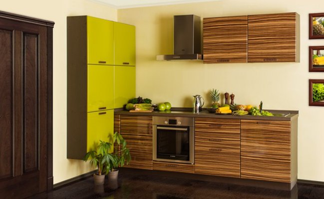 Небольшая угловая кухня 