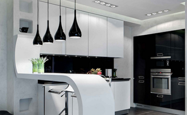 Белая глянцевая кухня хай-тек с дизайнерской барной стойкой