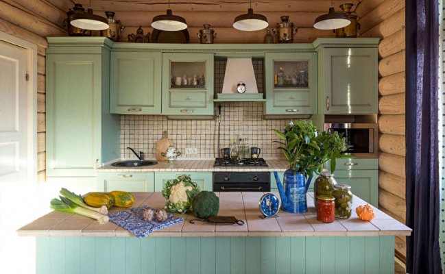 Прямая кухня в стиле кантри с большим островом