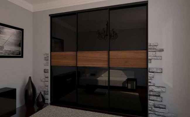 Шкаф-купе с темным стеклом