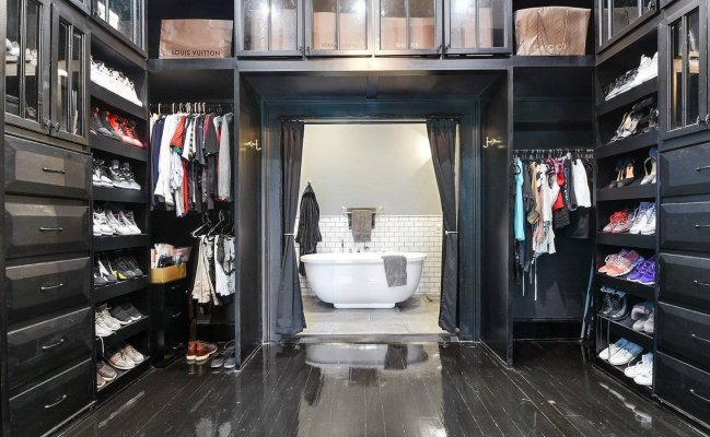 Гардеробная в стиле лофт