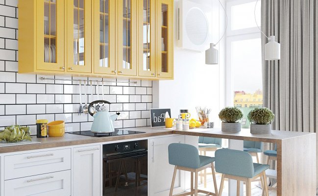 Прямая кухня с навесными шкафами и барной стойкой