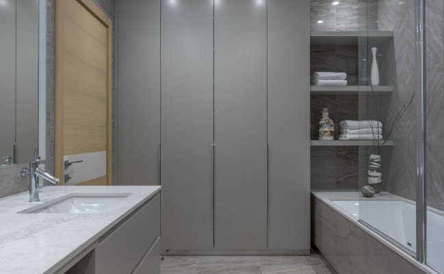 Встроенный шкаф в ванную комнату