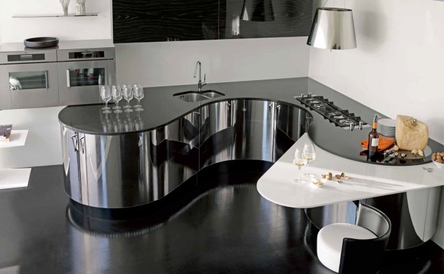 Кухня с закругленными фасадами