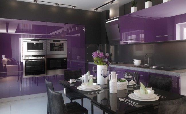 Кухня с фиолетовыми фасадами