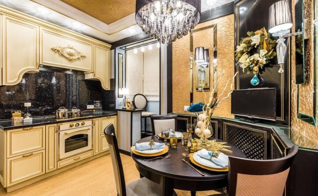 Кухня с черным фартуком