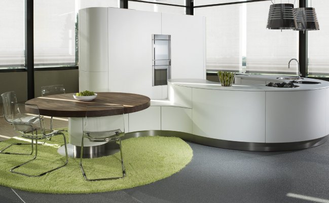 Кухня с круглой обеденной зоной