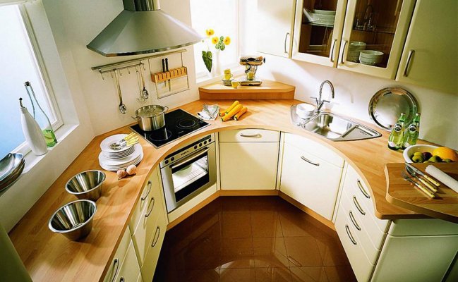 Небольшая кухня полукругом