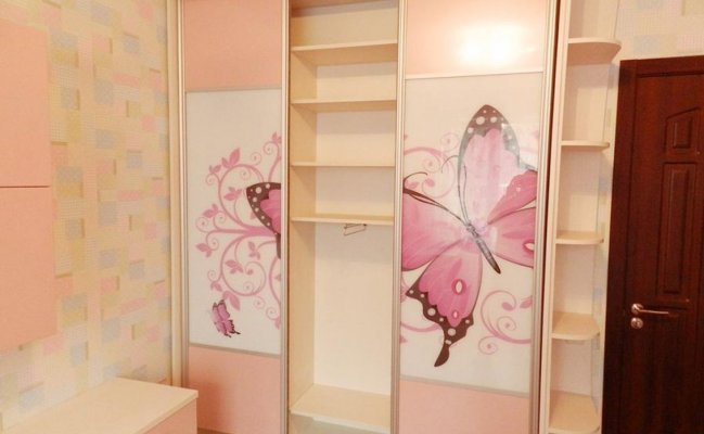 Встроенный шкаф-купе для детской