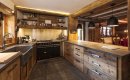 Кухня в стиле шале для небольшого пространства
