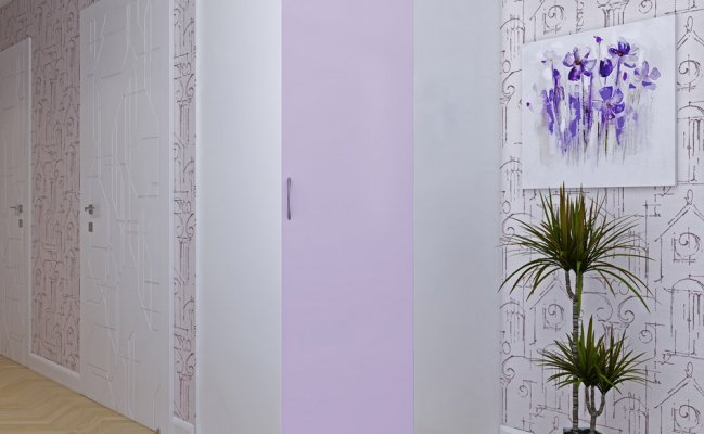 Угловой шкаф с сиреневой дверцей