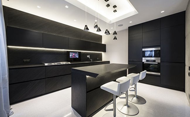 Черная матовая кухня в стиле хай-тек