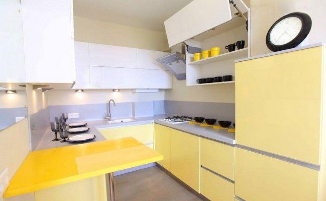 П-образная кухня в стиле минимализм жёлтого цвета