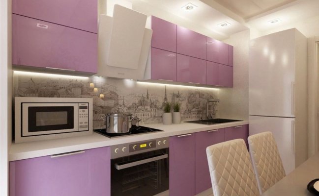 Небольшая кухня с фотопечатью на фартуке