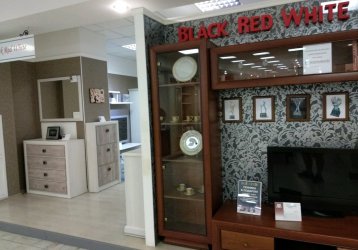 Магазин Black Red White, где можно купить верхнюю одежду в России