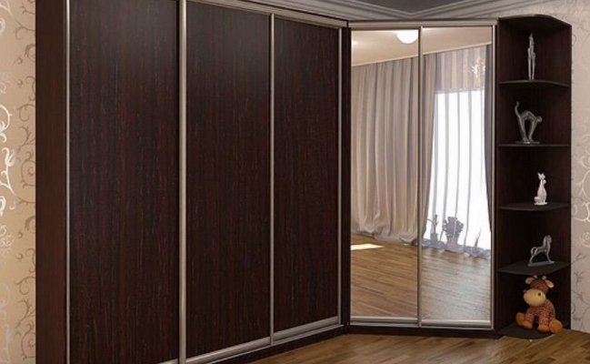 Угловой шкаф венге с боковыми полками