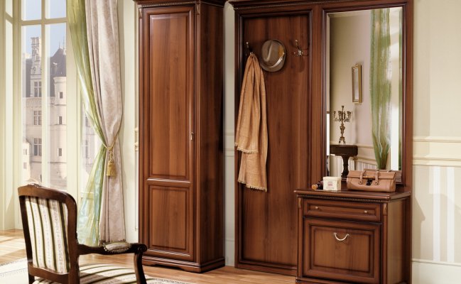 Шкаф-пенал для прихожей