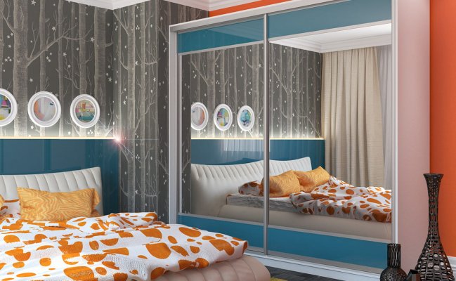 Шкаф-купе с бирюзовой полосой на фасадах и зеркалом