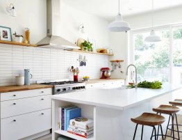 Продажа Прямая кухня с островом и белыми фасадами в каталоге Купить Прямая кухня с островом и белыми фасадами в каталоге