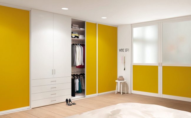 Шкаф-купе темно желтого цвета