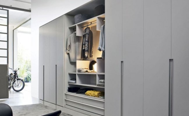 Распашной шкаф для спальни