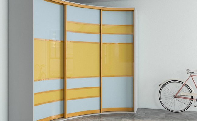 Радиусный шкаф купе с желтыми полосами