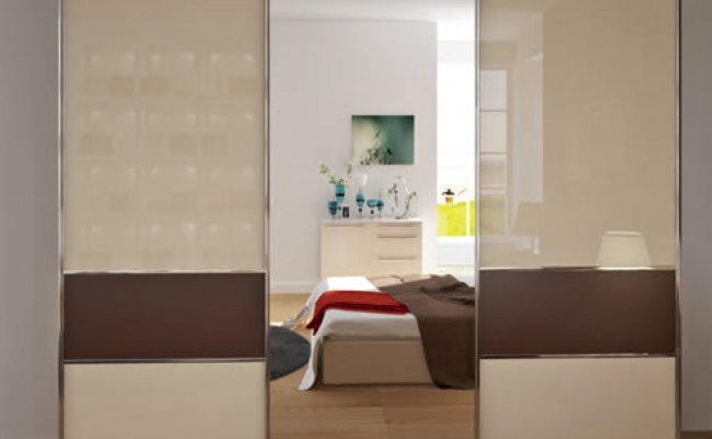 Бежевый шкаф-купе