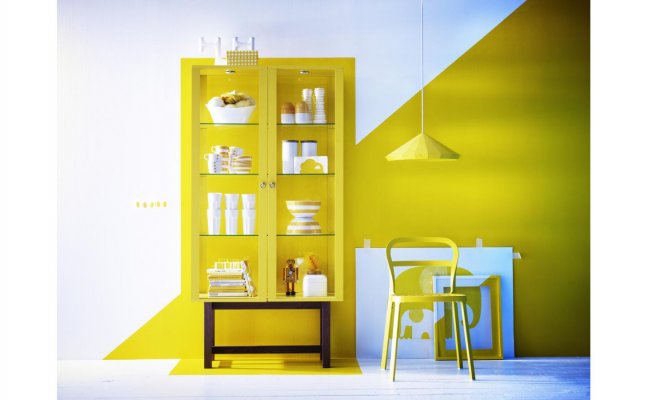 Желтый шкаф витрина