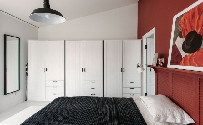 Шкаф невысокий для спальни