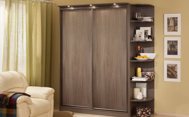 Шкаф -купе с боковыми полками и подсветкой