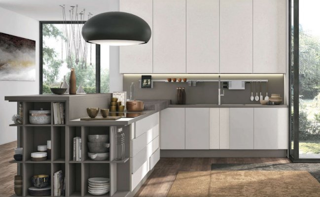 Угловая кухня в современном стиле с барной стойкой 