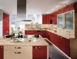 Продажа Большая угловая кухня с красными и бежевыми матовыми фасадами в каталоге Купить Большая угловая кухня с красными и бежевыми матовыми фасадами в каталоге