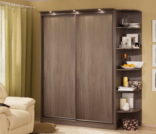 Шкаф -купе с боковыми полками и подсветкой