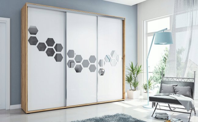 Шкаф купе декорированный зеркальными панелями